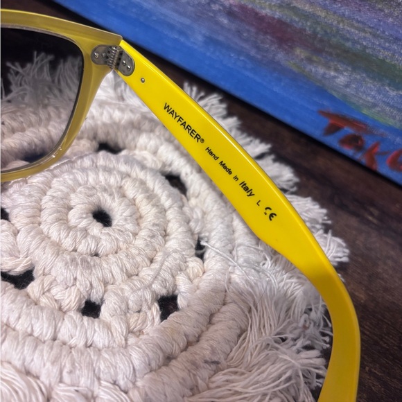 Unisex Ray-Ban 2140 Color: 1000/32 - Black front Yellow interior Size 54